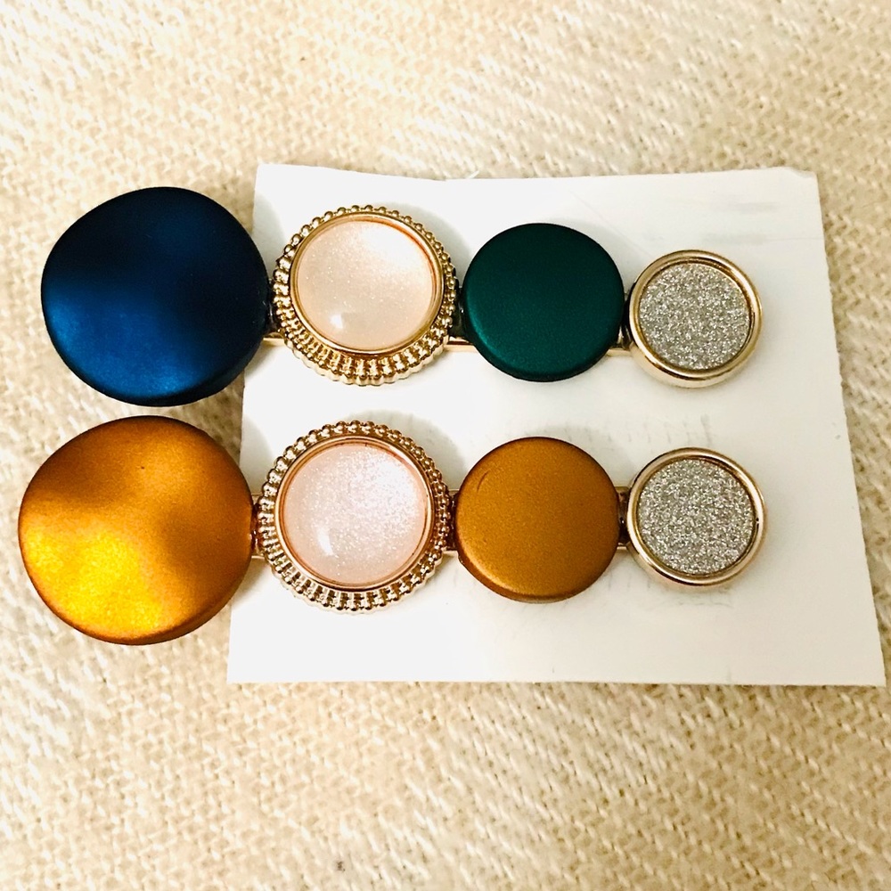 NWT Decorative Hair Clips (Set of 2)